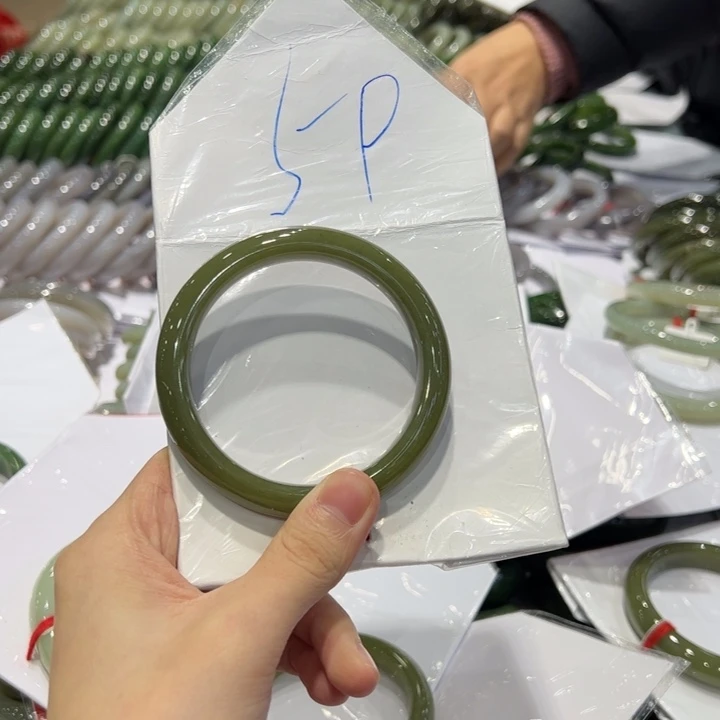 ****ɞ和田玉未镶嵌手镯