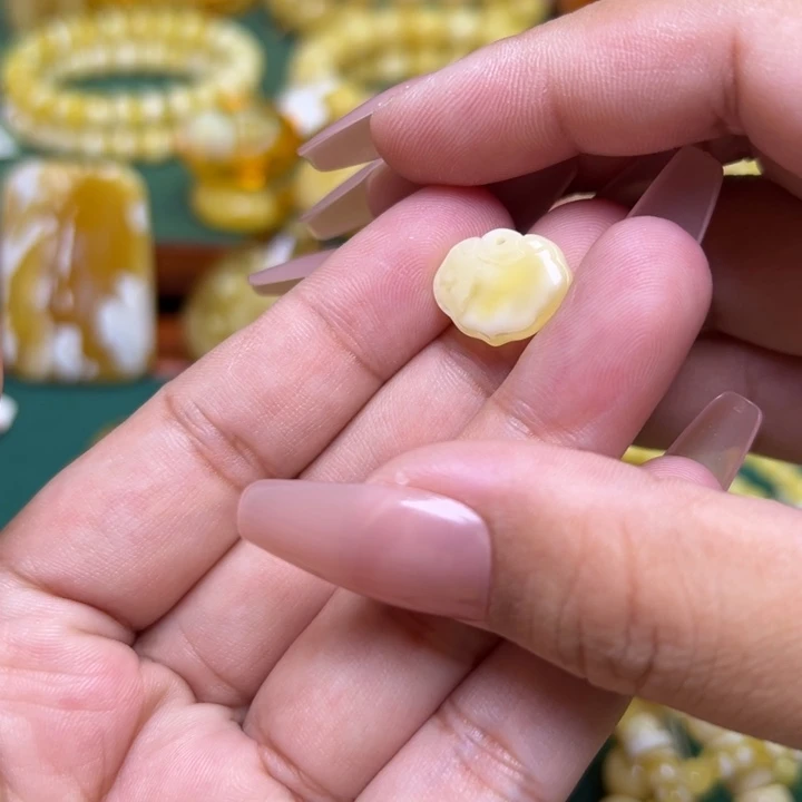 蜜蜡未镶嵌珠宝奇石