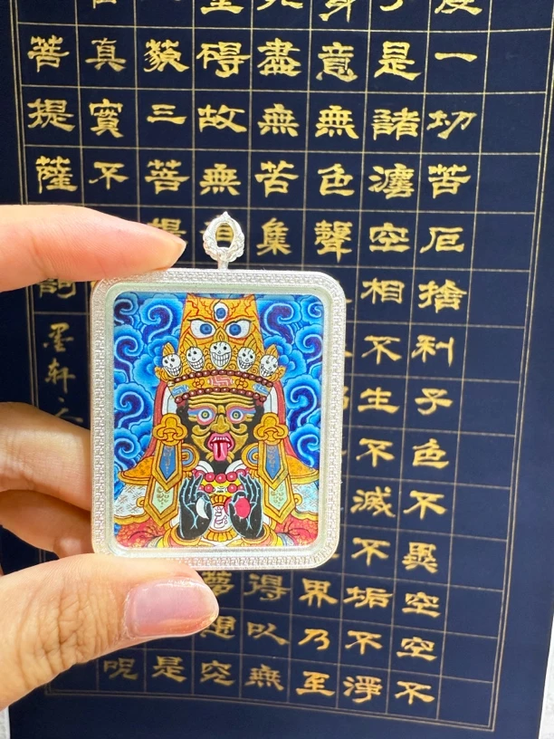 扎基拉姆纯手绘唐卡 蓝色祥云背景