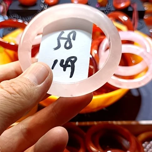 芙蓉石手镯未镶嵌