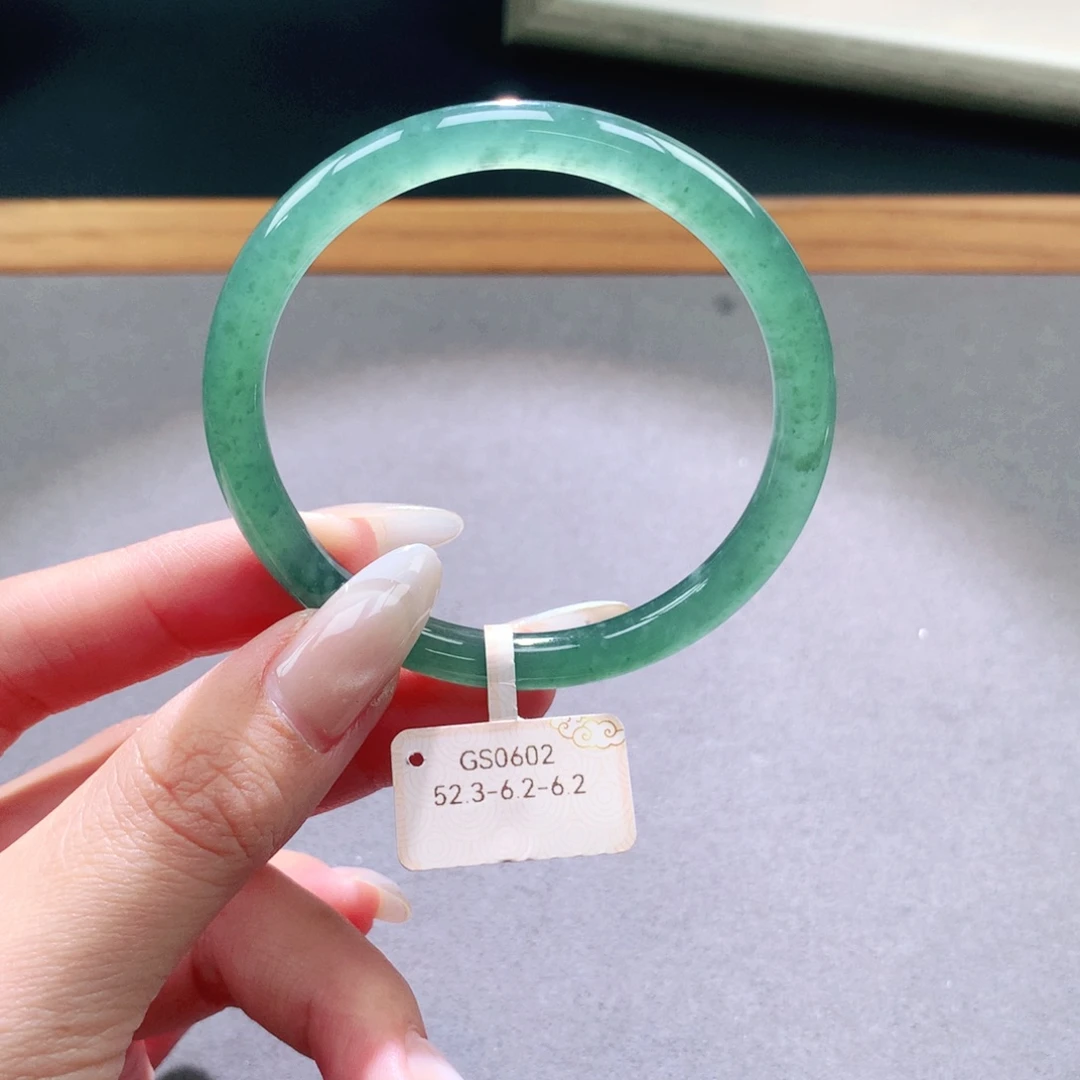 翡翠未镶嵌手镯天然