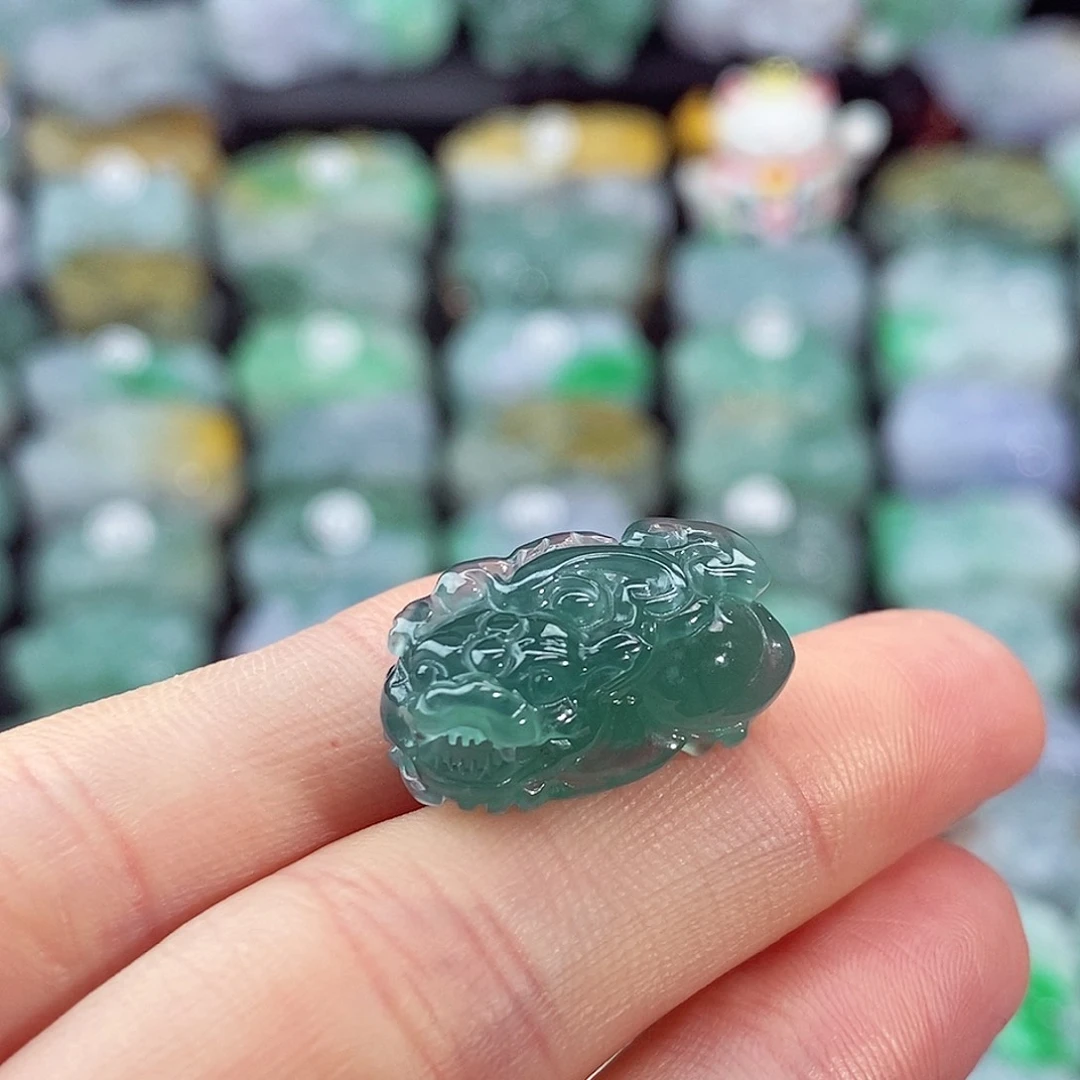 颈饰未镶嵌翡翠你*?天然