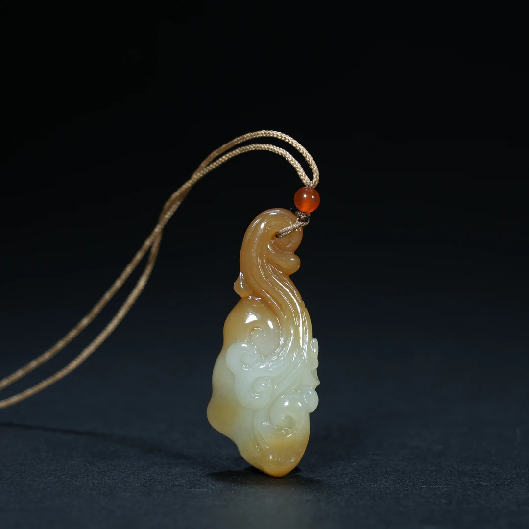 Lot92603俏雕如意挂件（新疆、且末料）