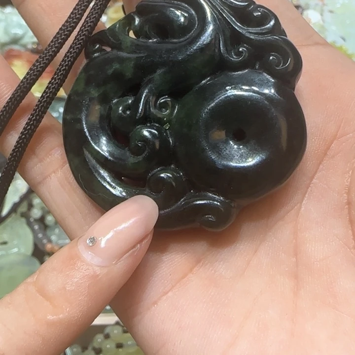 蛇纹石玉未镶嵌吊坠