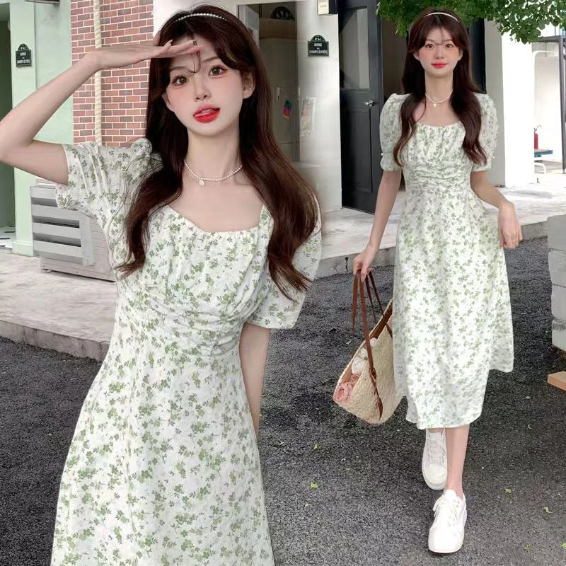 甜美夏天方领碎花连衣裙女夏2025新款肌理纹收腰显瘦中长款裙子