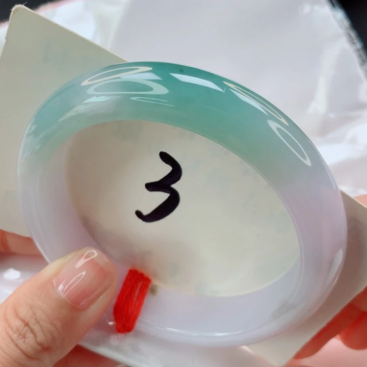 翡翠未镶嵌手镯多彩多宝