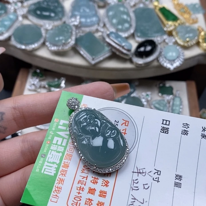 翡翠颈饰未镶嵌翡翠