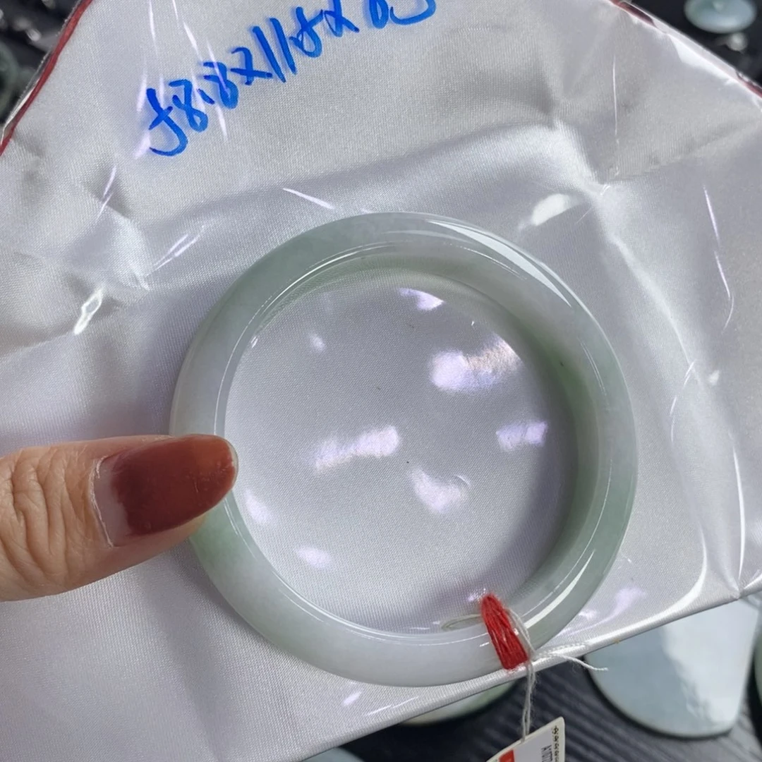 翡翠手镯未镶嵌天然翡翠