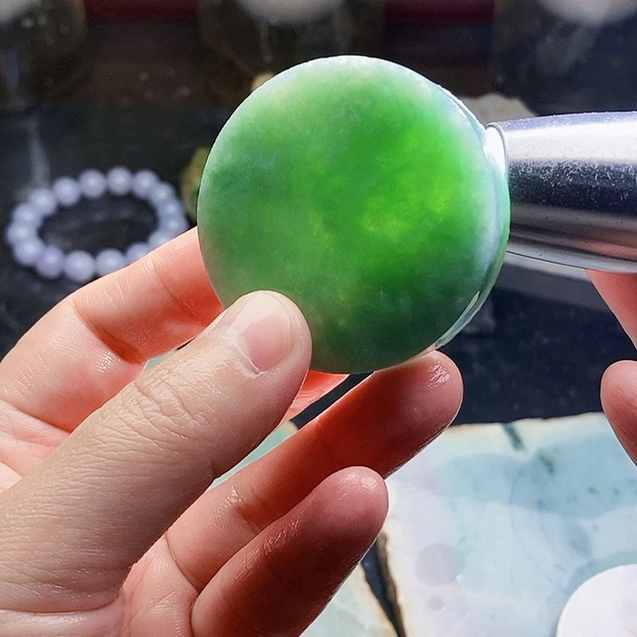 翡翠未镶嵌颈饰毛料26