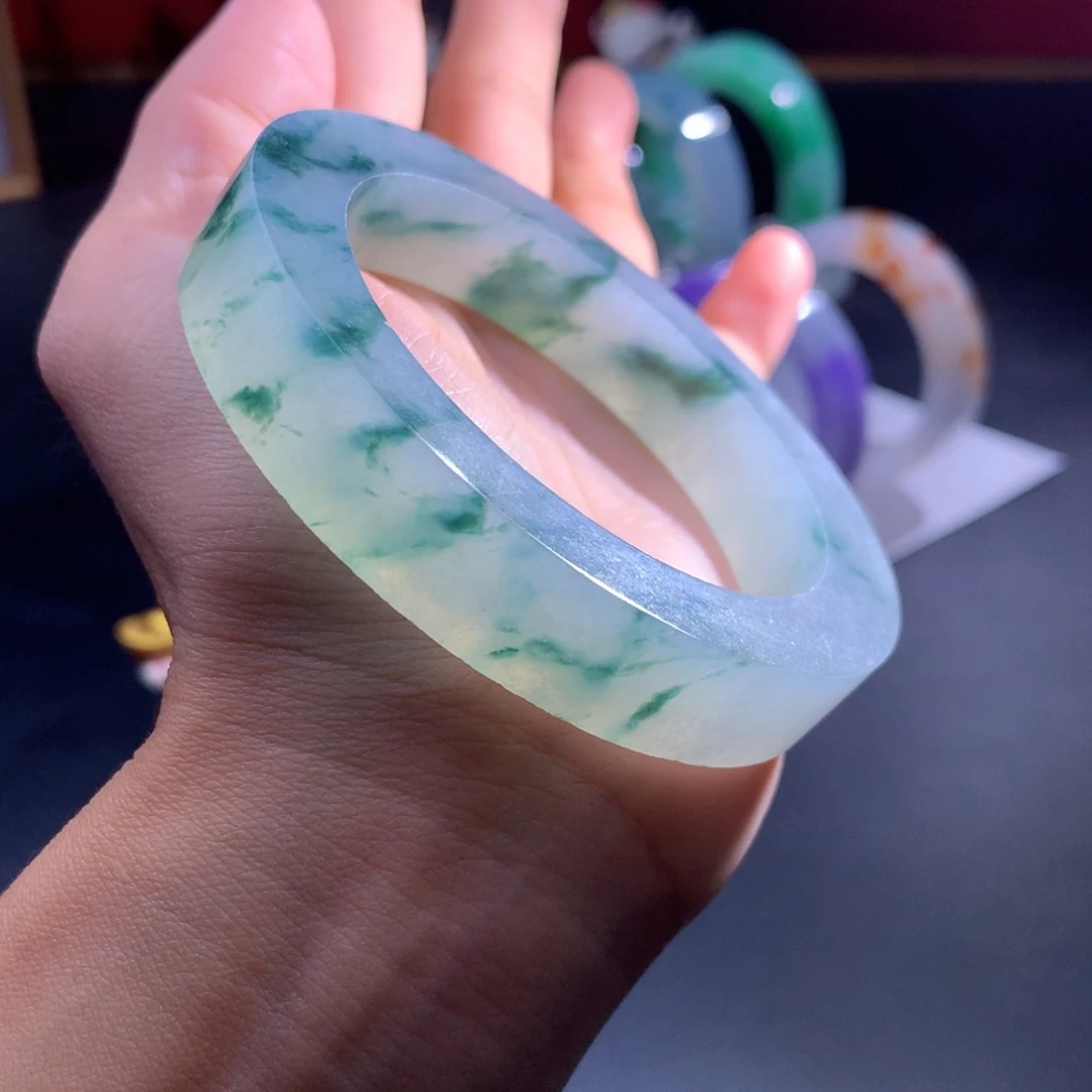 定制翡翠未镶嵌翡翠手镯