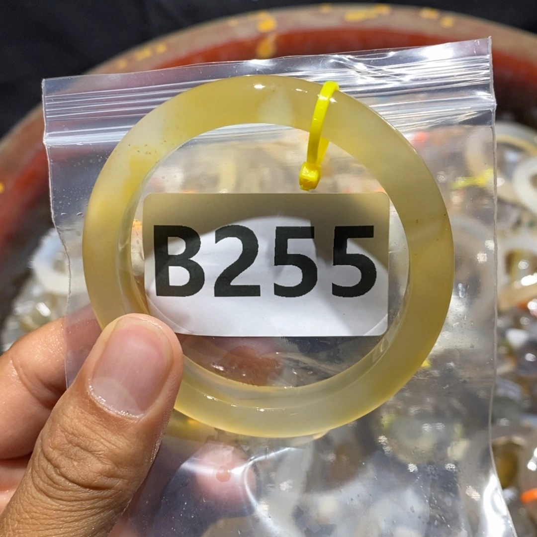 洛***初手镯玛瑙/玉髓未镶嵌