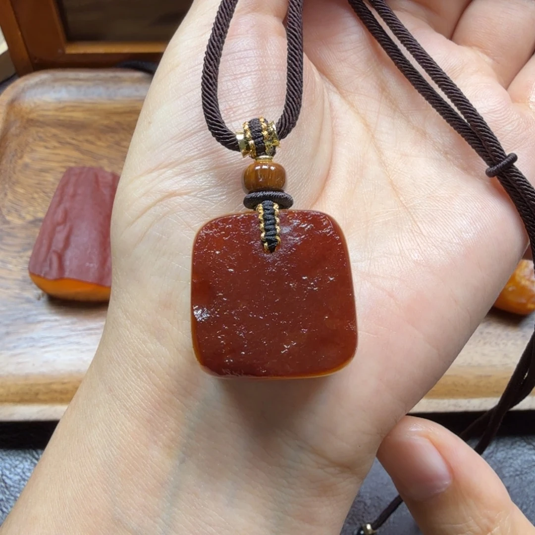 琥珀未镶嵌吊坠(赠链)