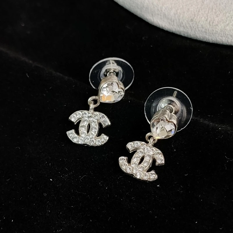 95新 Chanel/香奈儿 Azul-04A银色满钻爱心双C耳钉52125