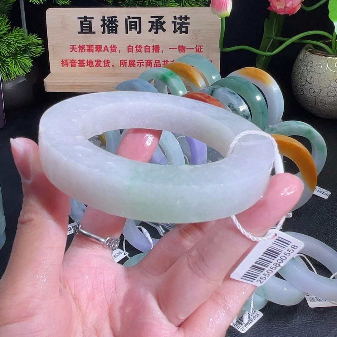 未镶嵌翡翠手镯定制翡翠
