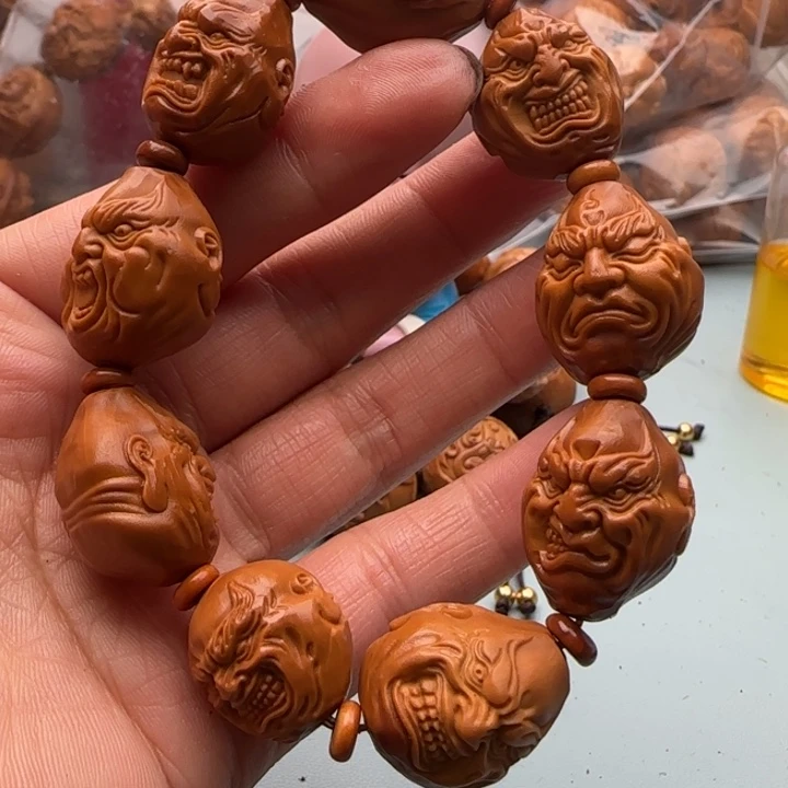 橄榄核手串雕刻工艺