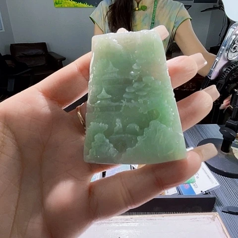 颈饰未镶嵌翡翠一个