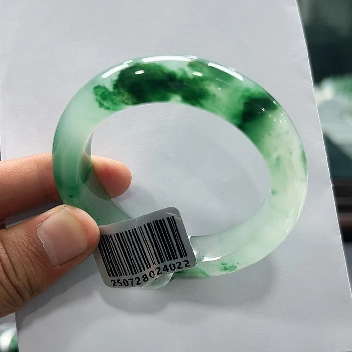 海****石英质玉（非洲翠）未镶嵌手镯