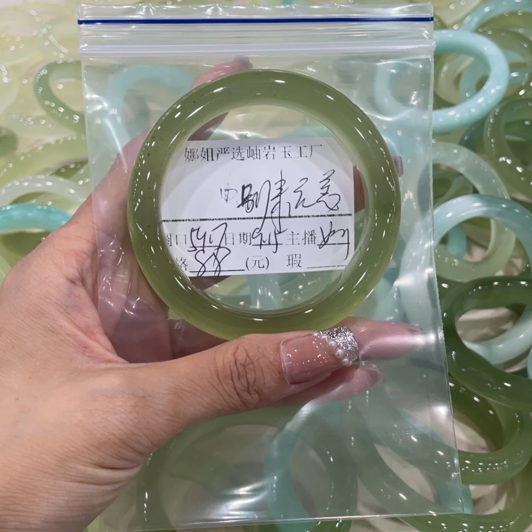 未镶嵌蛇纹石玉手镯别**恙