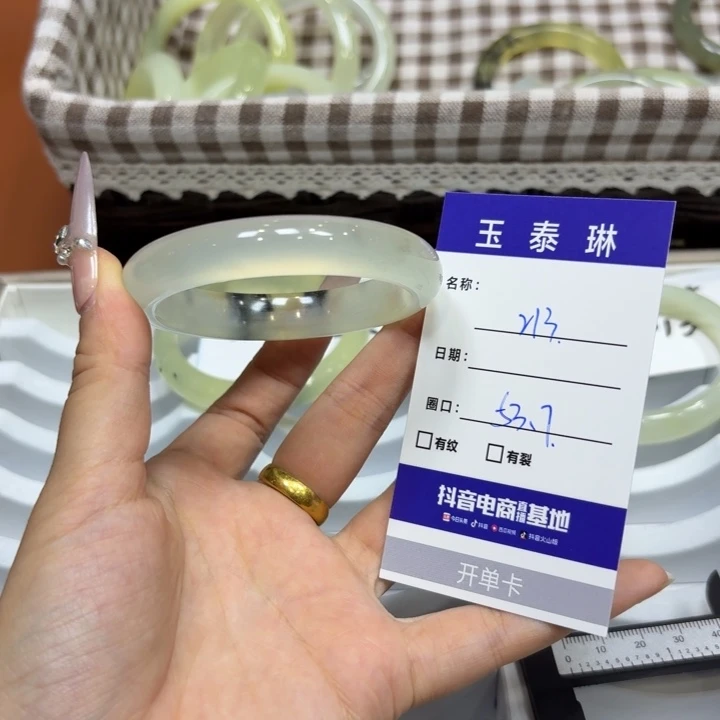 未镶嵌岫玉手镯天然