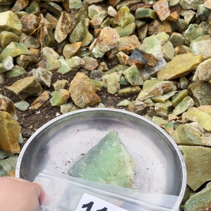 未镶嵌蛇纹石玉珠宝半成品