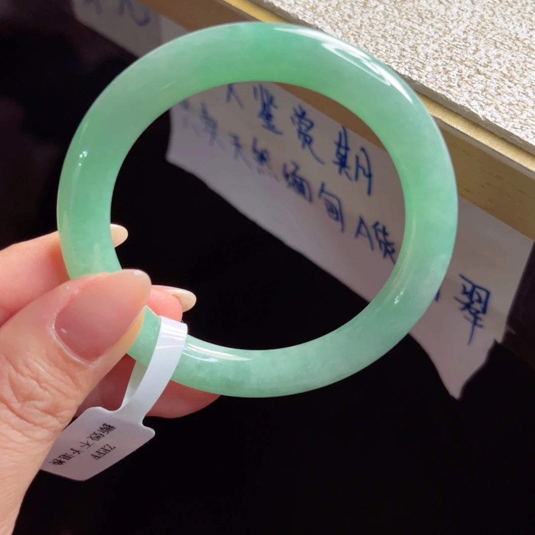 未镶嵌手镯翡翠手镯
