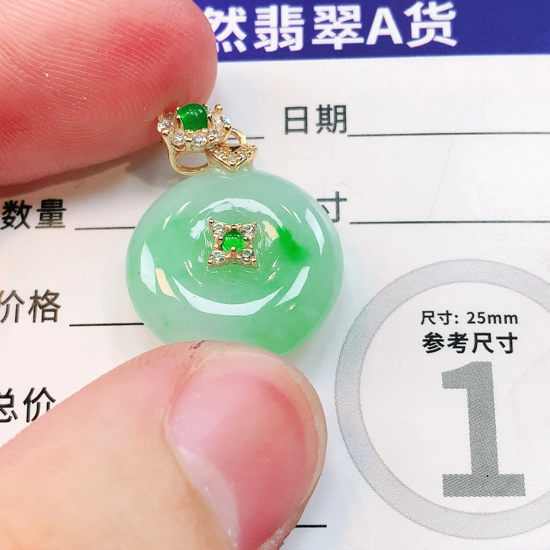 翡翠未镶嵌颈饰缅甸