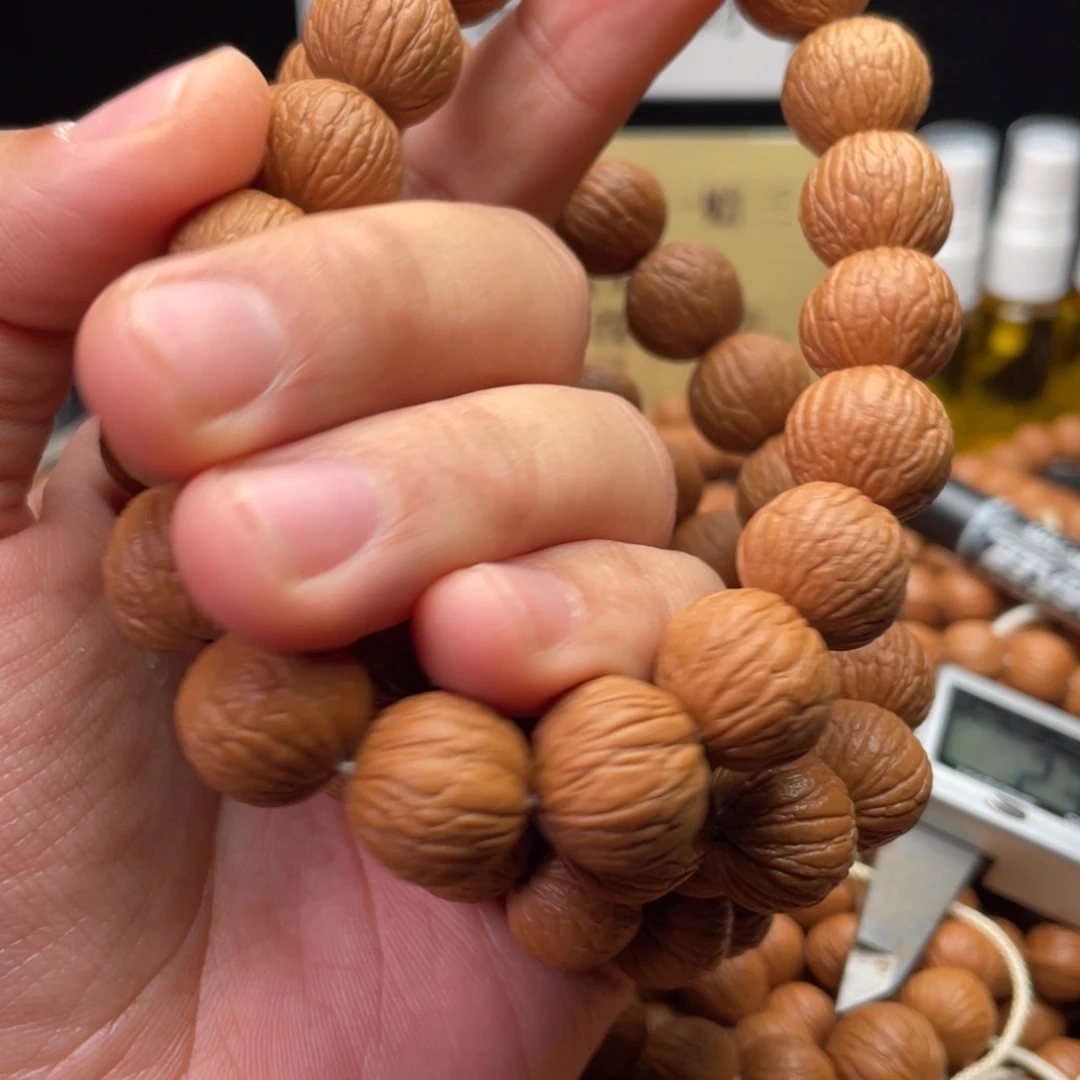 猴头核桃吊坠凤羽