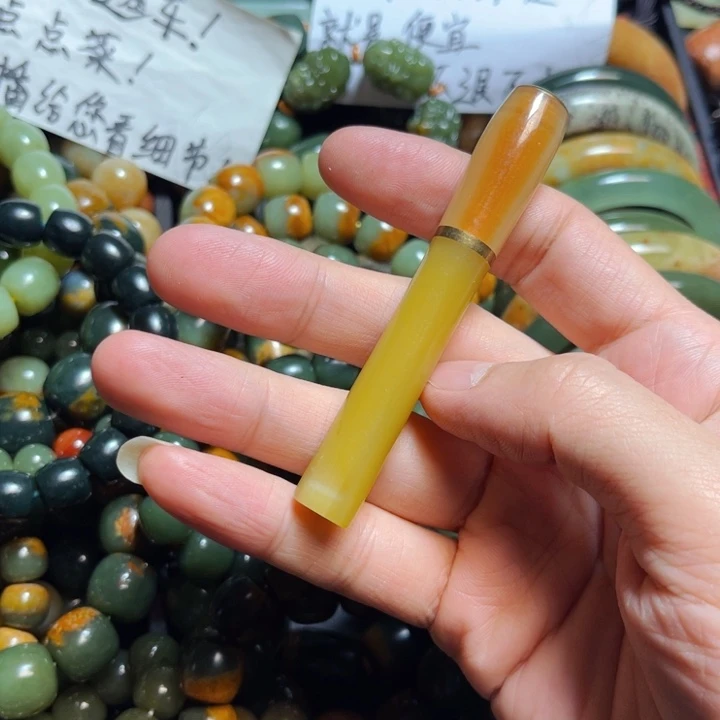 蛇纹石玉颈饰合金