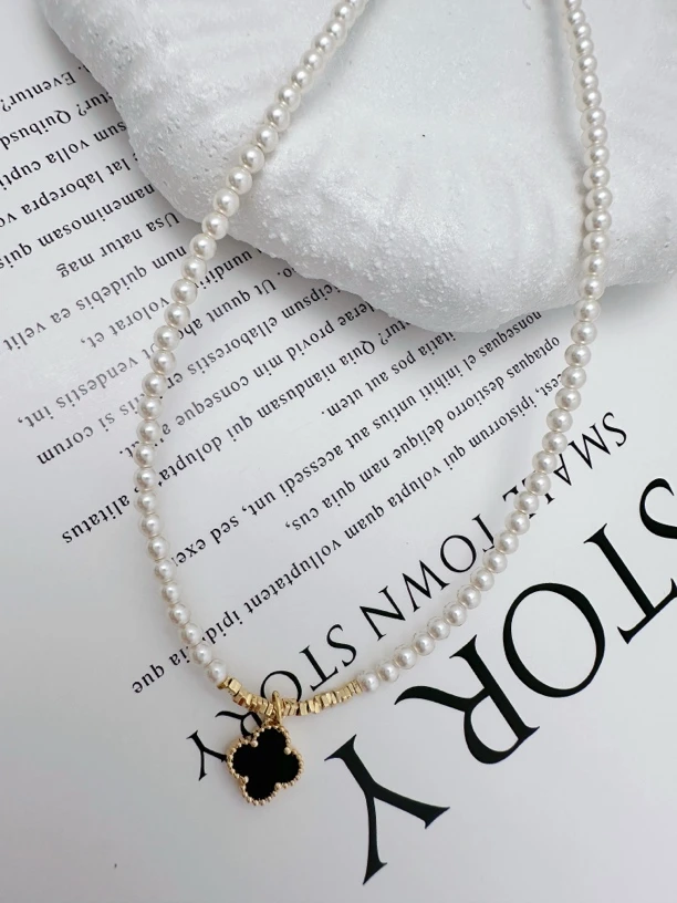 铜合金吊坠 四叶草珍珠项链锁骨链黑色复古轻奢饰品百搭高级感