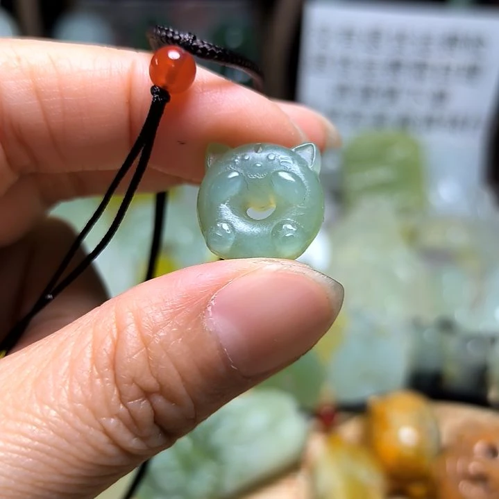 蛇纹石玉颈饰未镶嵌