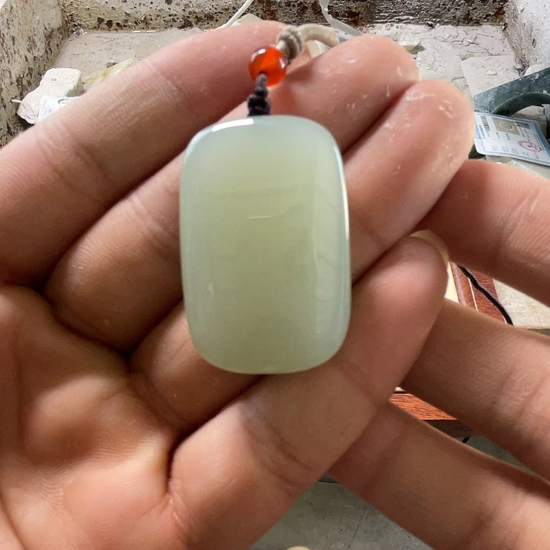 和田玉未镶嵌颈饰和田玉新疆且末钢板料无事牌