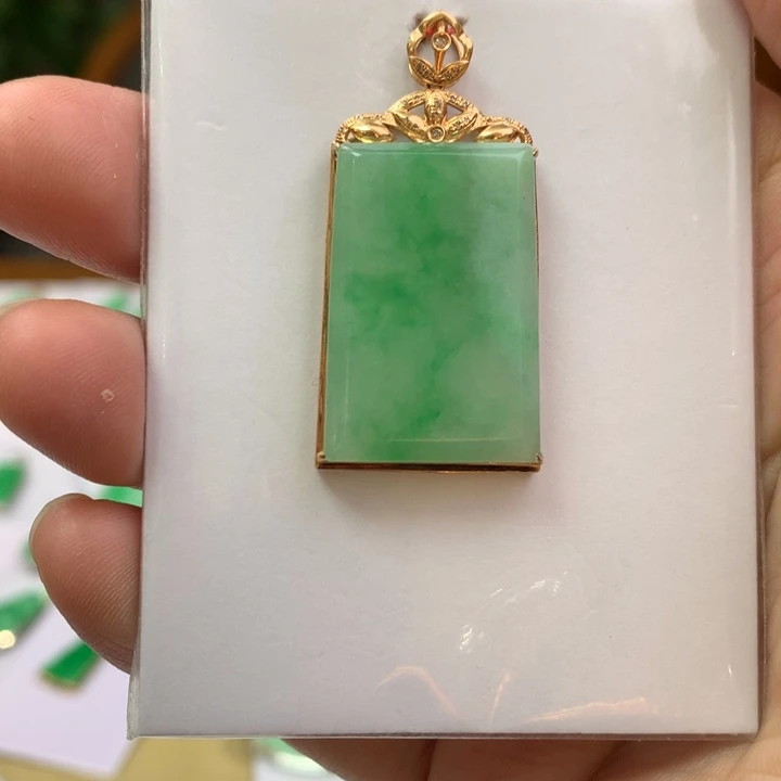 翡翠颈饰18K金镶嵌翡翠