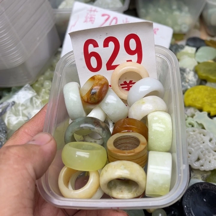 蛇纹石玉未镶嵌恩