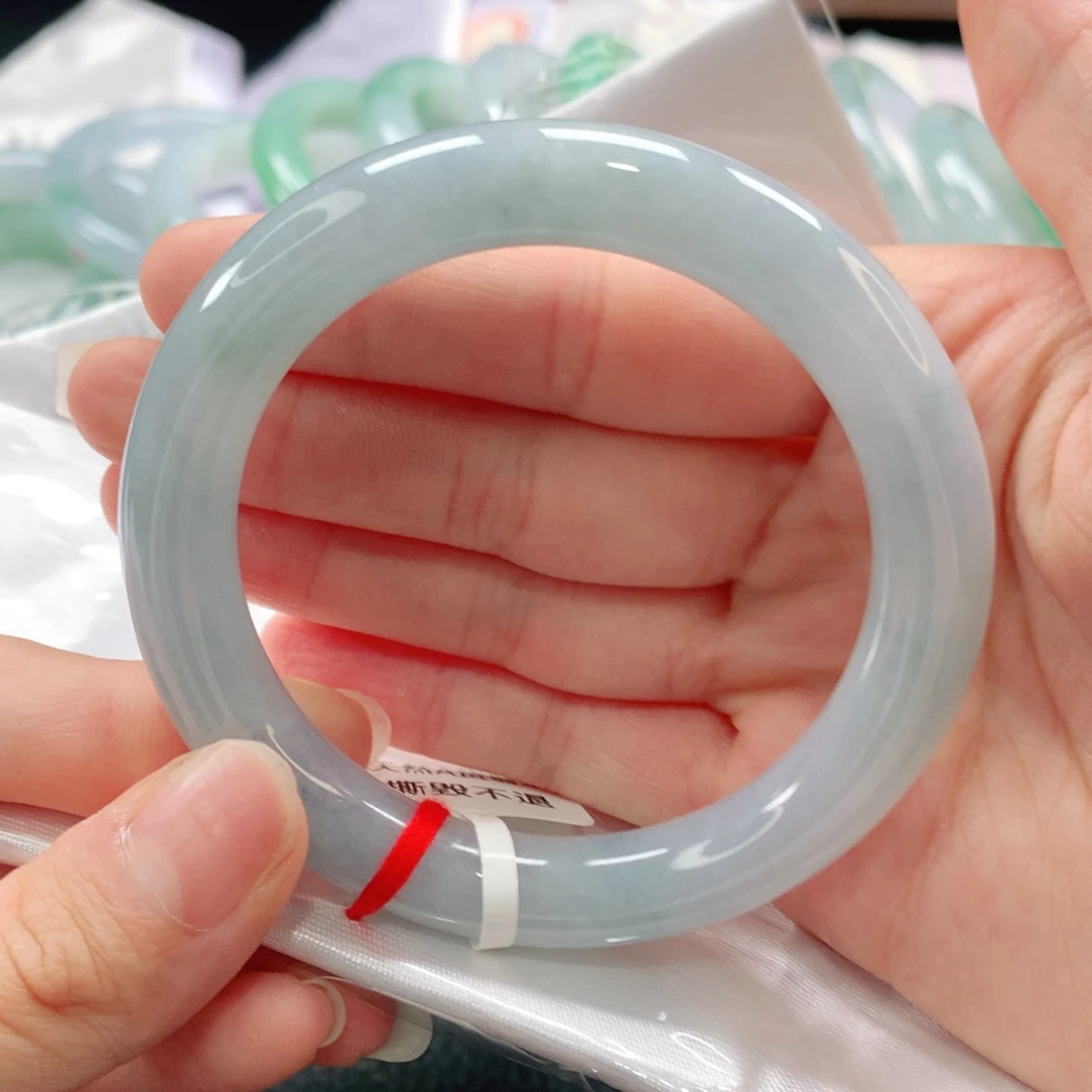 翡翠手镯未镶嵌54圈