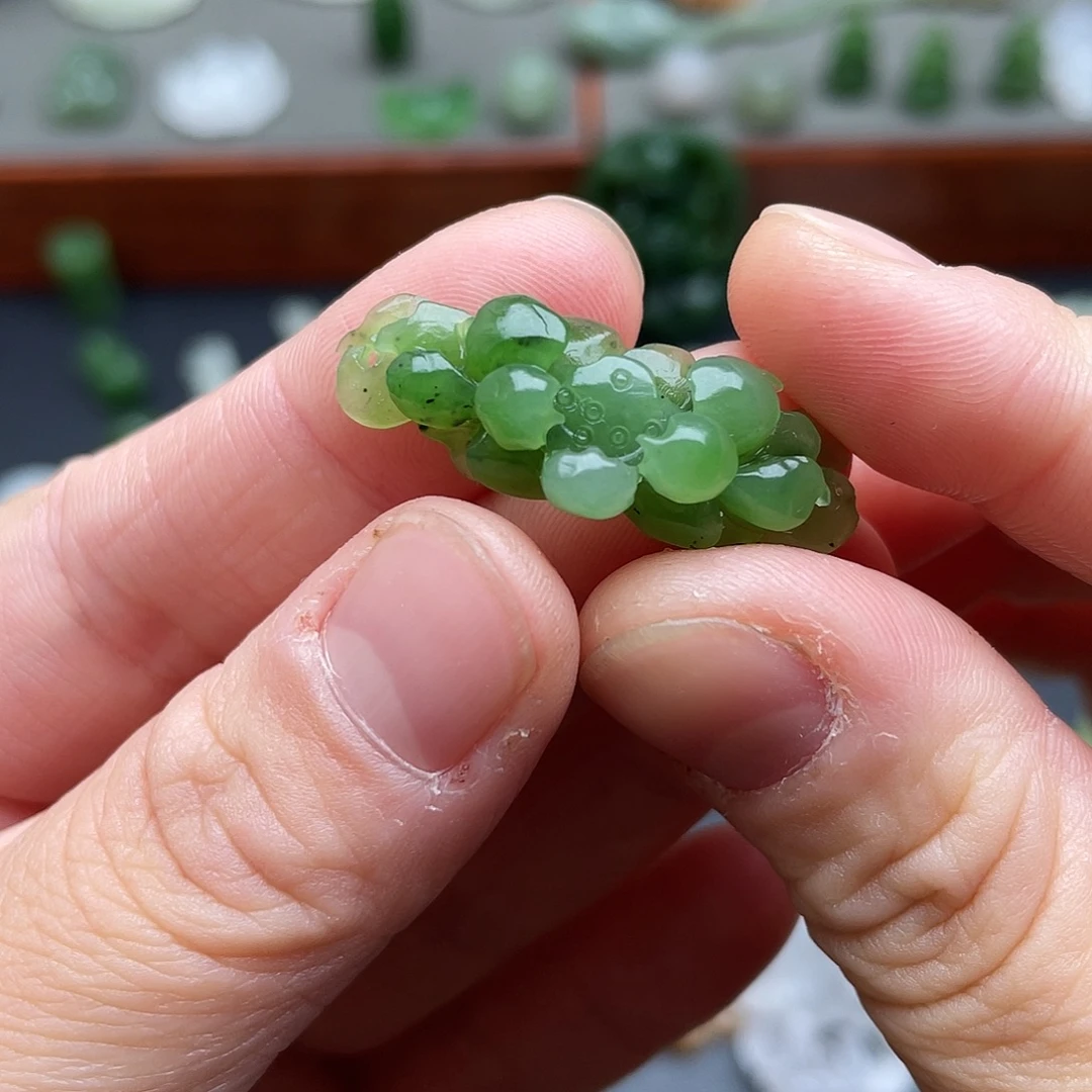 和田玉未镶嵌颈饰碧玉莲花手牌