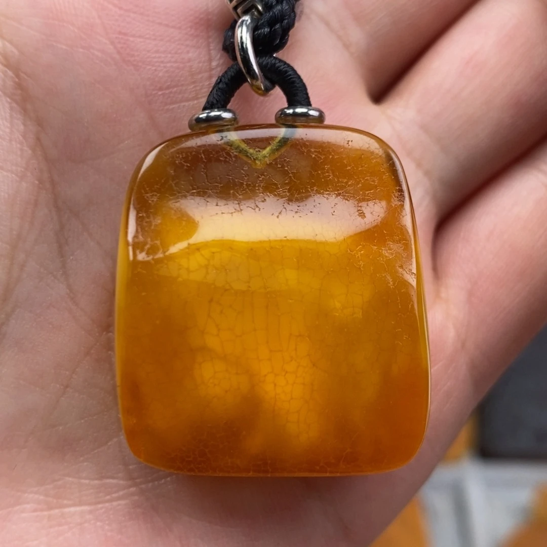 琥珀吊坠(赠链)未镶嵌