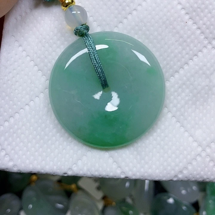 翡翠未镶嵌颈饰挂件