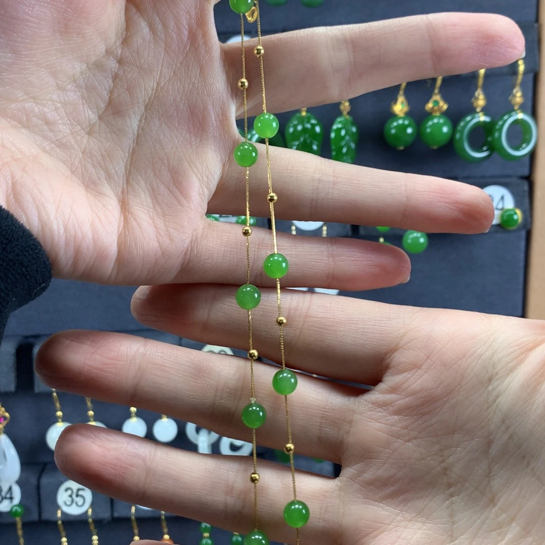 和田玉（糖玉）18K金镶嵌颈饰