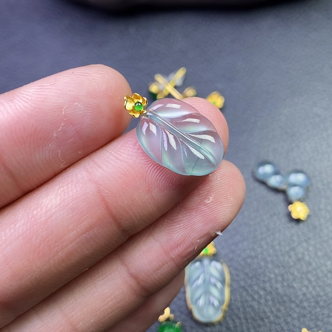 颈饰18K金镶嵌翡翠