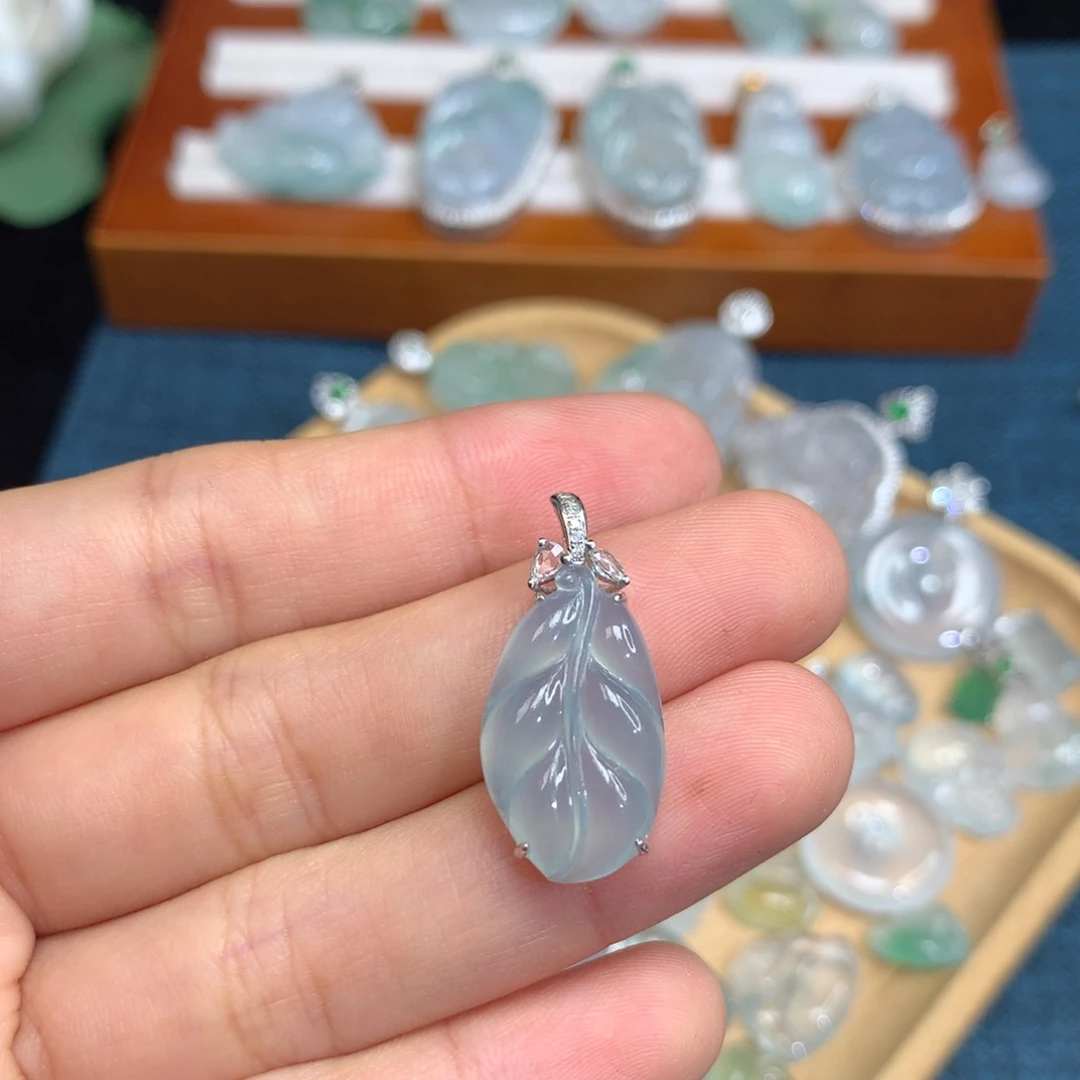 颈饰18K金镶嵌翡翠翡翠