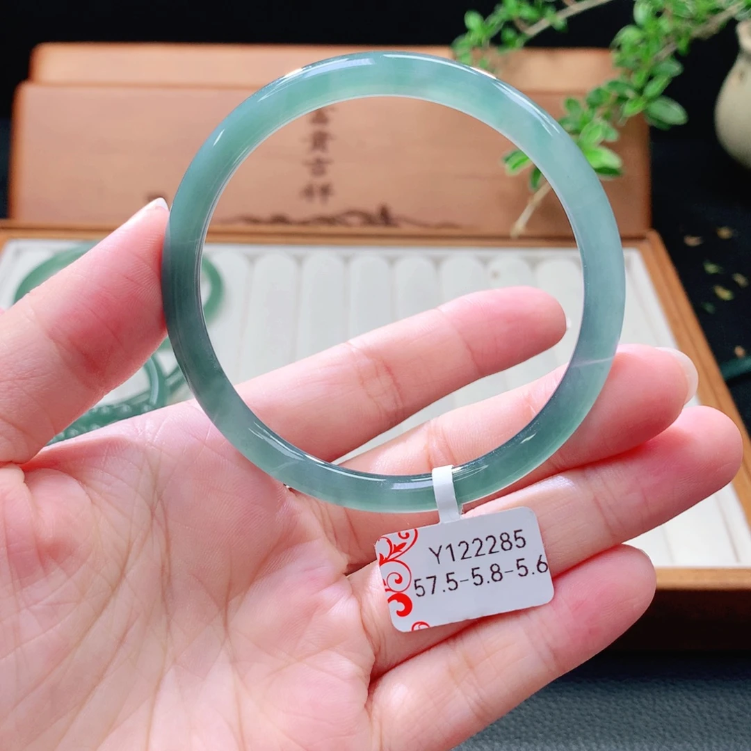 未镶嵌手镯（圆镯）翡翠