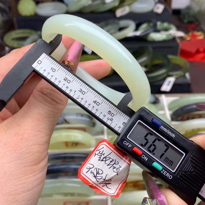 蛇纹石玉手镯未镶嵌3