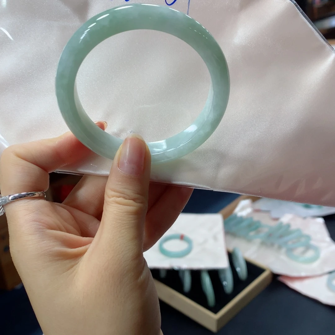 翡翠未镶嵌手镯买断