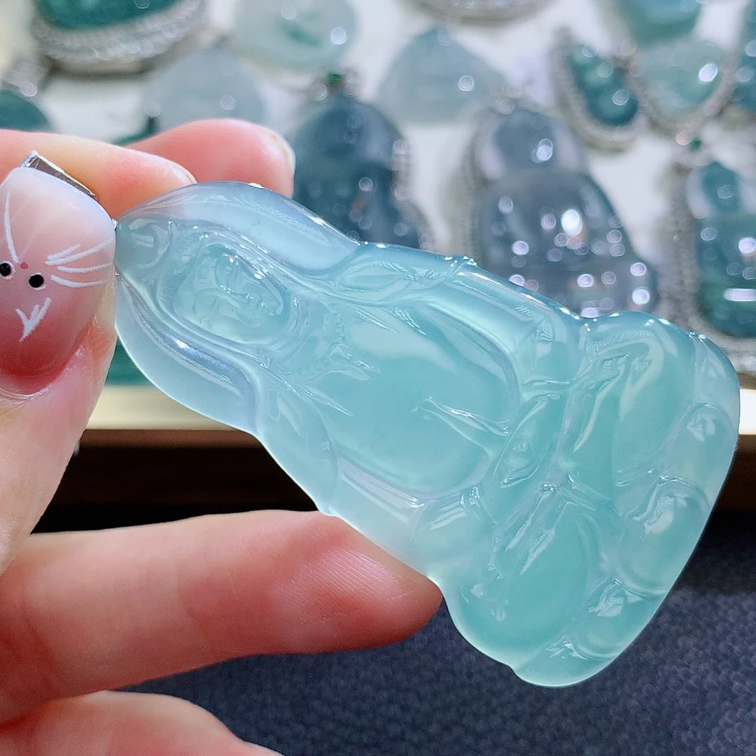 翡翠挂件未镶嵌翡翠