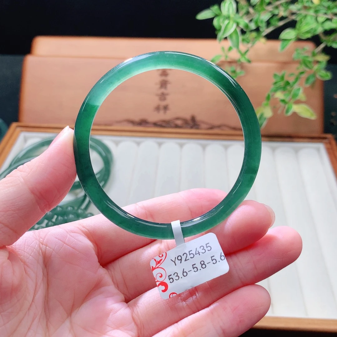 未镶嵌手镯（圆镯）翡翠