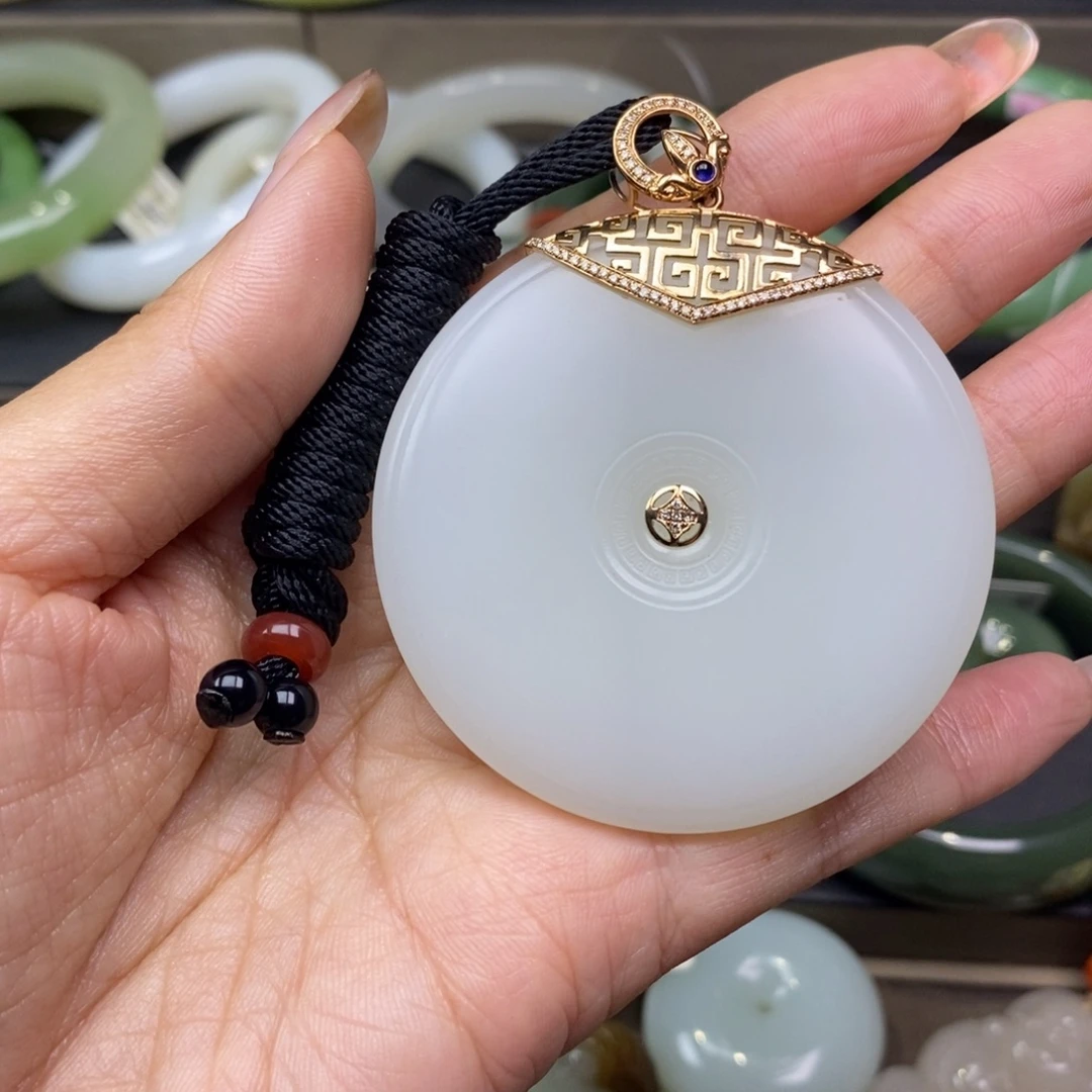 胡***允和田玉18K金镶嵌挂件