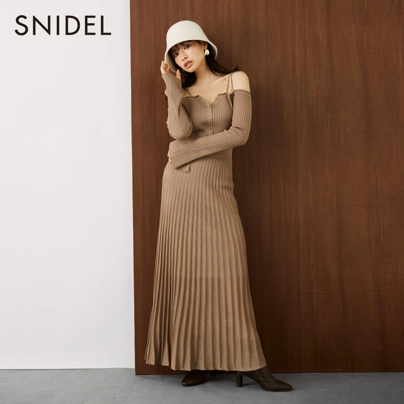 【粉丝专属】SNIDEL纯色吊带露肩修身针织百褶连衣裙SWNO235177