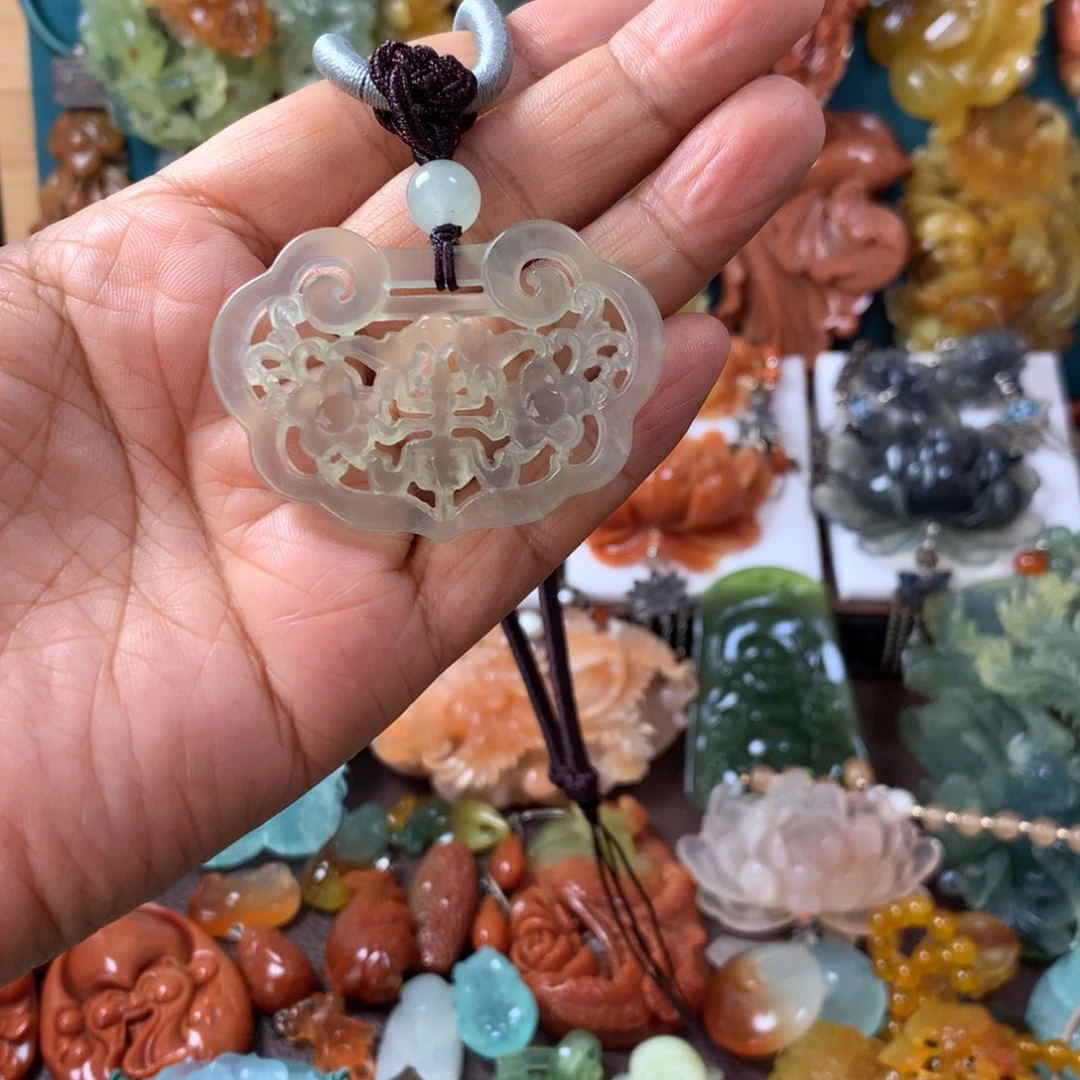 蛇纹石玉未镶嵌挂坠