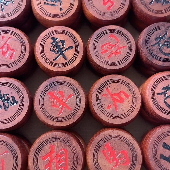 木5.8红花梨 阴雕红黑带回纹，纸盒装