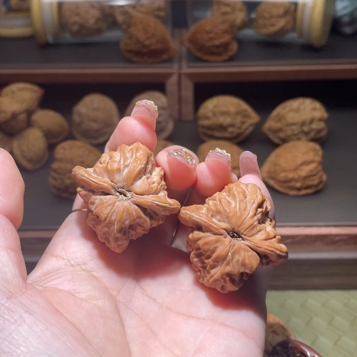 文玩核桃吊坠白蛇谷